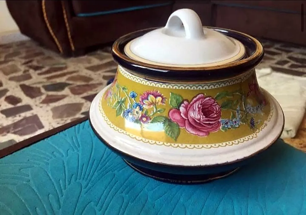 بونبونيرة خزف إيطالي