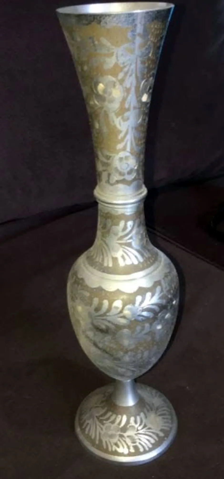مزهرية معدن محفورة