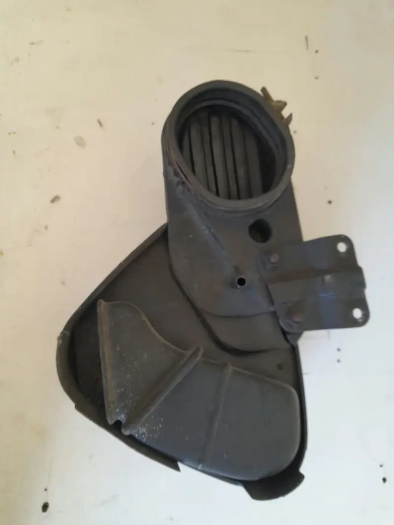 Air filter housing